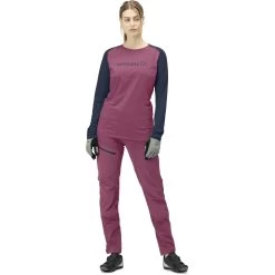 Norrona Fjørå Equaliser Lightweight Long Sleeve Shirt Women - Violet Quartz/Indigo Night -Norrona norrona fjora equaliser lightweight long sleeve shirt women violet quartz indigo night model 1 1399580