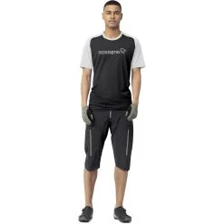 Norrona Fjørå Equaliser Lightweight T-Shirt Men - Caviar/Light Grey 8 Norrona Fjørå Equaliser Lightweight T-Shirt Men - Caviar/Light Grey -Norrona norrona fjora equaliser lightweight t shirt men caviar light grey model 1 1399605