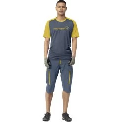 Norrona Fjørå Equaliser Lightweight T-Shirt Men - Sulphur/Vintage Indigo -Norrona norrona fjora equaliser lightweight t shirt men sulphur vintage indigo model 1 1399611