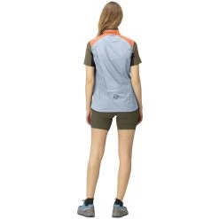 Norrona Senja Aero90 Vest Women - Flamingo/Blue Fog -Norrona norrona senja aero90 damen weste flamingo blue fog model 2 1399809