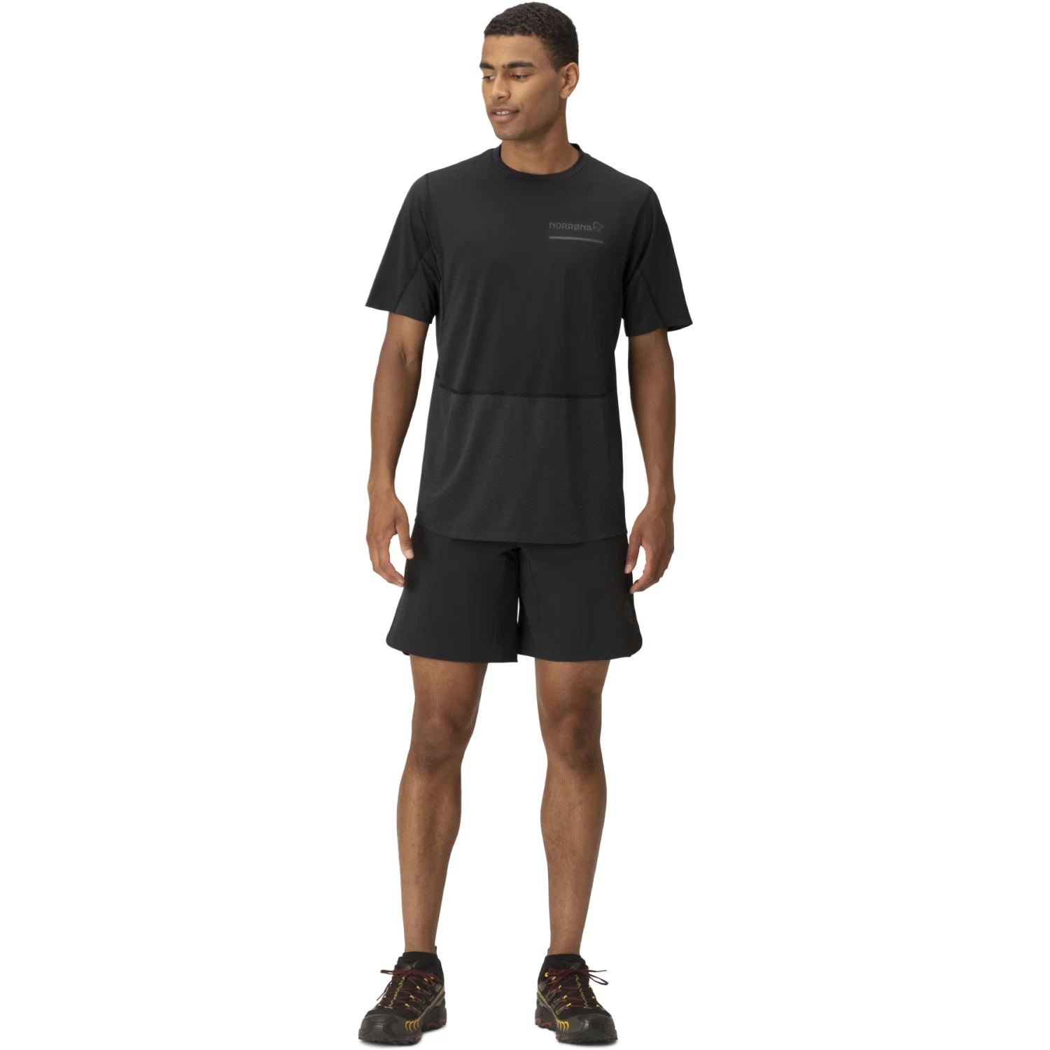 Norrona Senja Equaliser Lightweight T-shirt Men - Caviar 4 Norrona Senja Equaliser Lightweight T-shirt Men - Caviar - Image 4