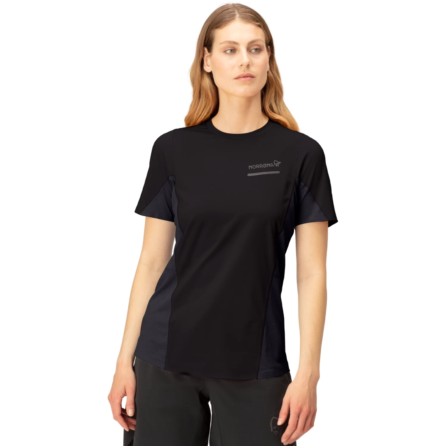 Norrona Senja Equaliser Lightweight T-shirt Women - Caviar 1 Norrona Senja Equaliser Lightweight T-shirt Women - Caviar