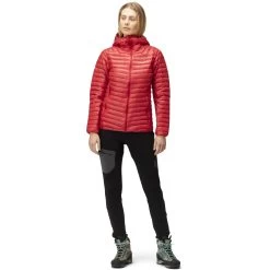 Norrona Trollveggen Superlight Down850 Hood Jacket Women - True Red 8 Norrona Trollveggen Superlight Down850 Hood Jacket Women - True Red -Norrona norrona trollveggen superlight down850 hood jacket women true red 3 1258425